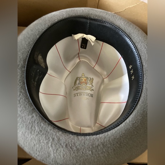 Gray velour vintage Stetson Sovereign Fedora Hat, like-new condition. - Picture 10 of 16